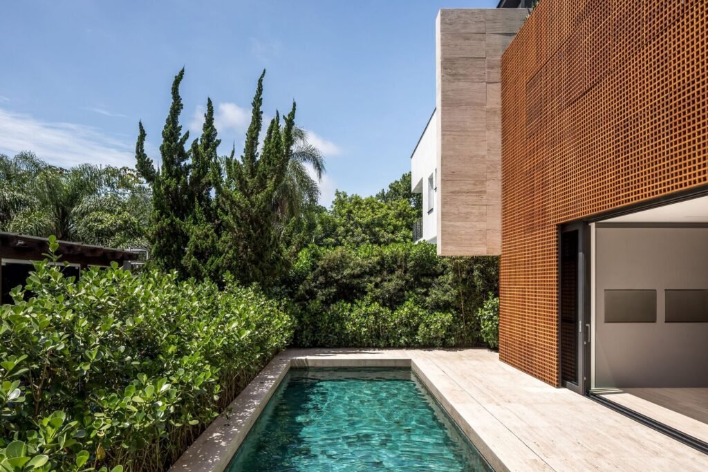 Casa de las Fachadas / Marcos Bertoldi Arquitetos