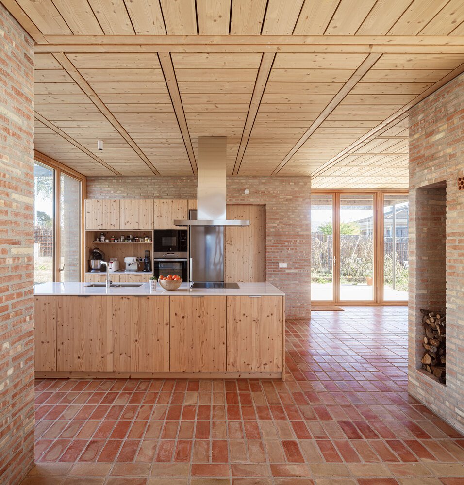 Casa LA / Alventosa Morell Arquitectes