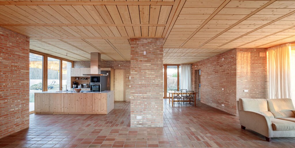 Casa LA / Alventosa Morell Arquitectes