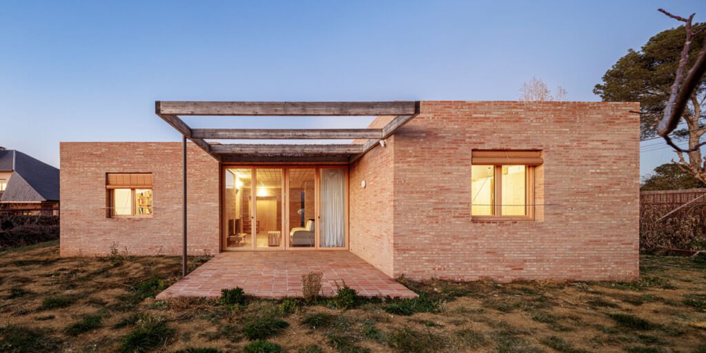 Casa LA / Alventosa Morell Arquitectes