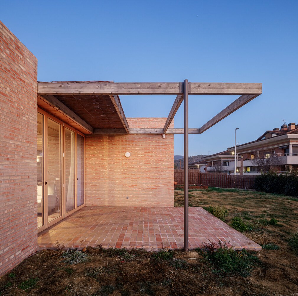 Casa LA / Alventosa Morell Arquitectes