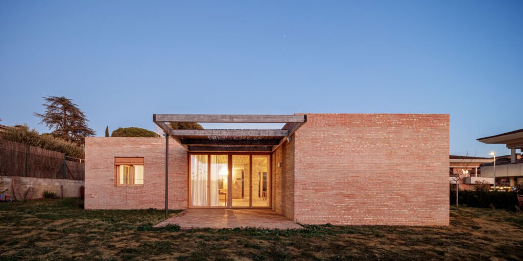 Casa LA / Alventosa Morell Arquitectes