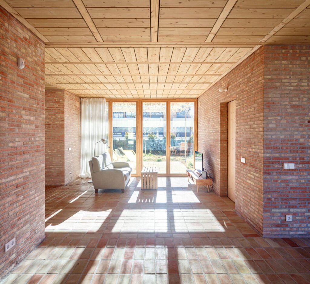 Casa LA / Alventosa Morell Arquitectes