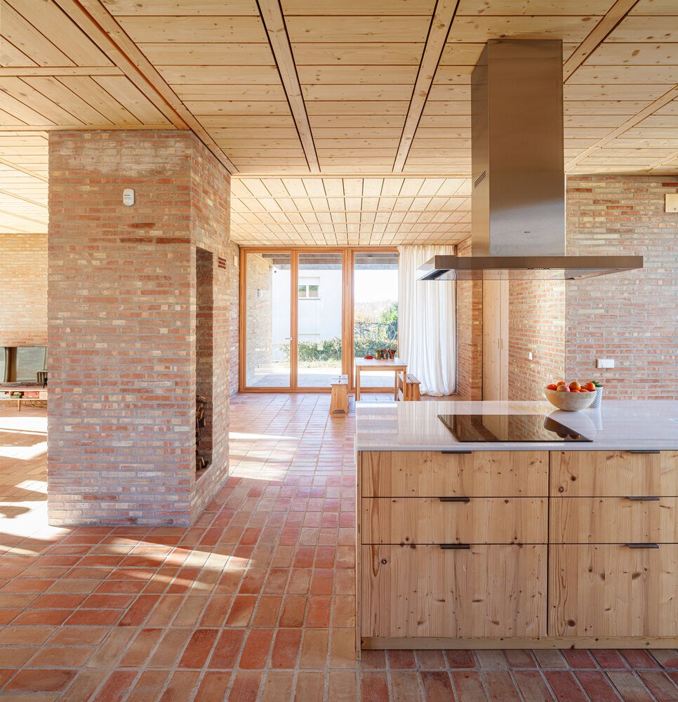 Casa LA / Alventosa Morell Arquitectes