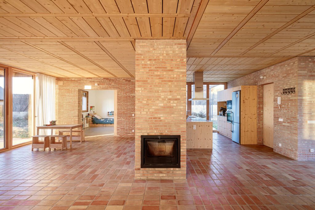 Casa LA / Alventosa Morell Arquitectes