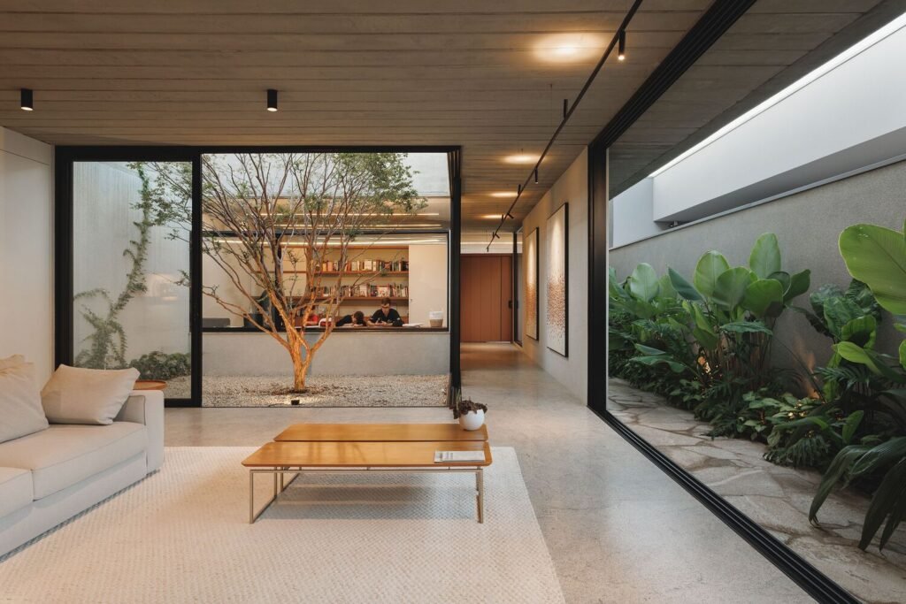 Casa Q U A D R O S / gruta.arquitetos
