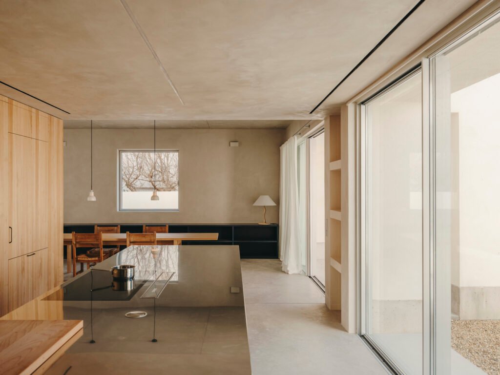 Casa TD / Skye Maunsell Studio + Jordi Veciana + Juan Gurrea Rumeu