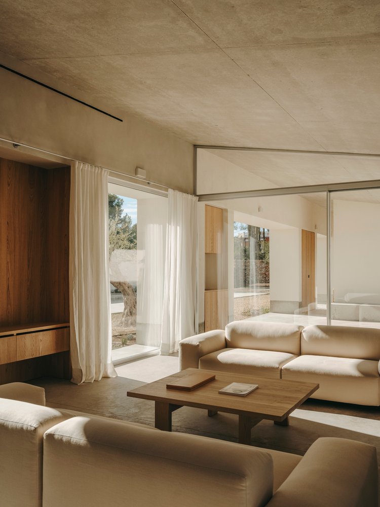 Casa TD / Skye Maunsell Studio + Jordi Veciana + Juan Gurrea Rumeu