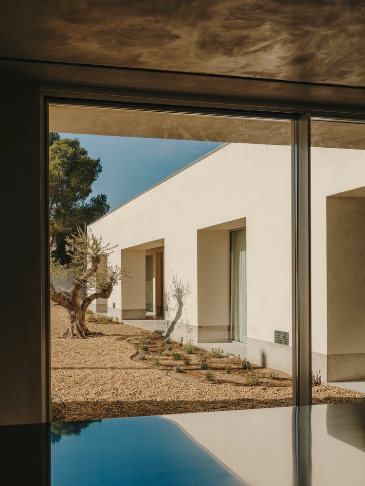 Casa TD / Skye Maunsell Studio + Jordi Veciana + Juan Gurrea Rumeu