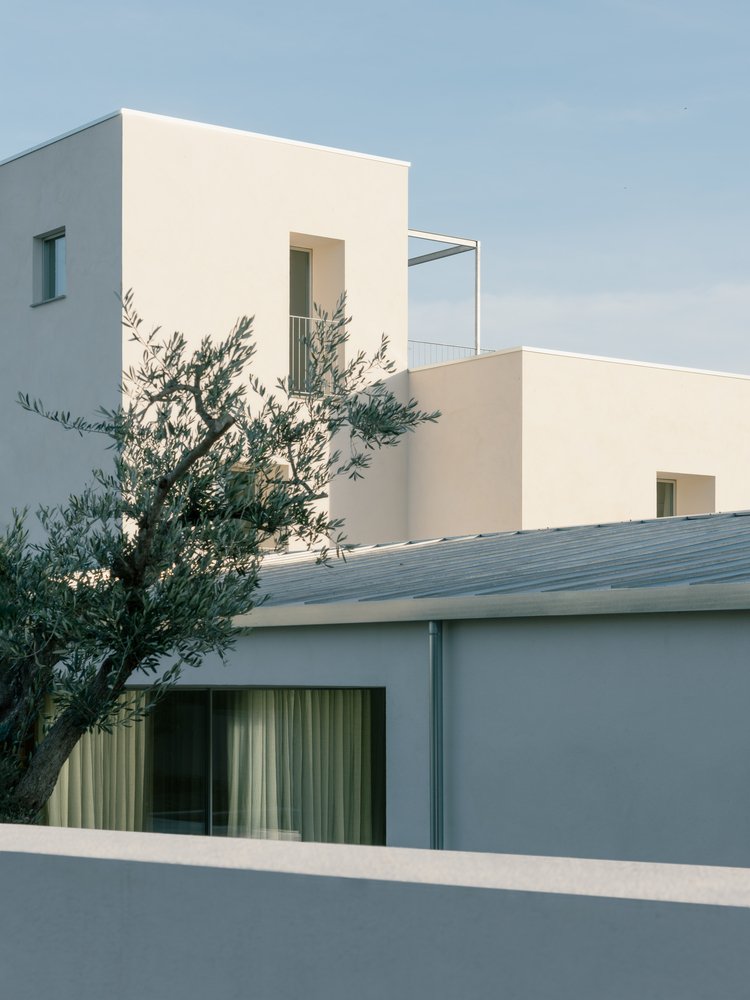 Casa TD / Skye Maunsell Studio + Jordi Veciana + Juan Gurrea Rumeu