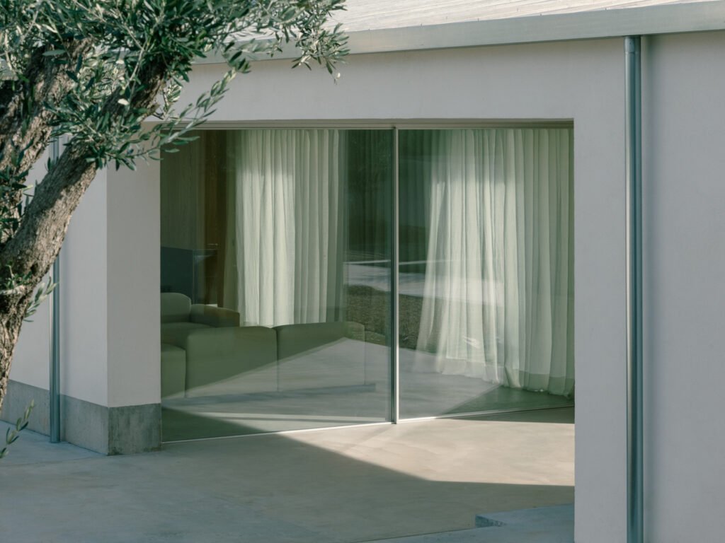 Casa TD / Skye Maunsell Studio + Jordi Veciana + Juan Gurrea Rumeu