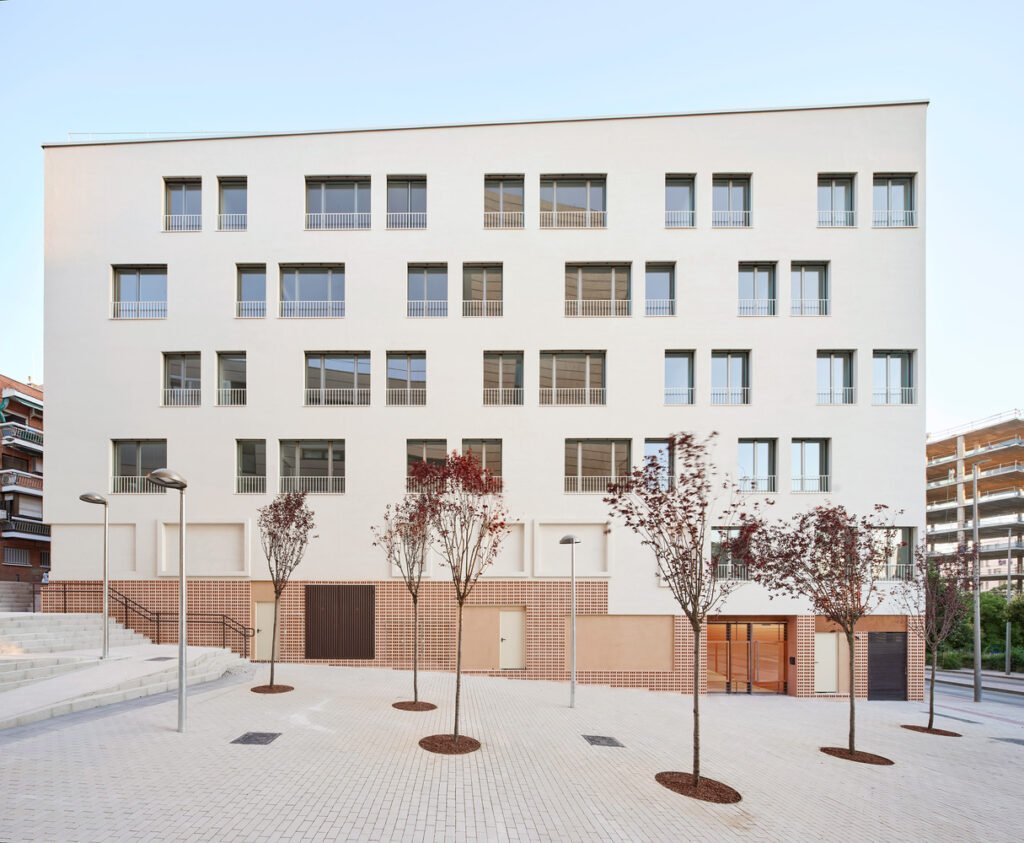 Edificio SFJ6 / MARMOLBRAVO + MADhel