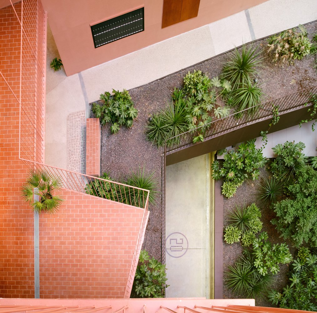 Edificio SFJ6 / MARMOLBRAVO + MADhel