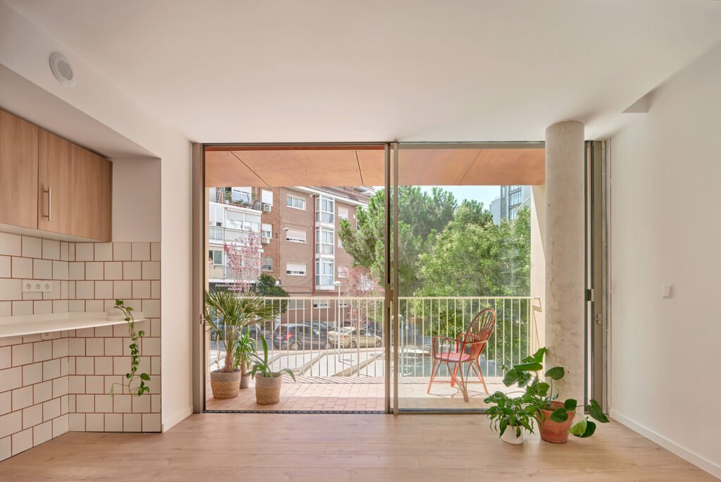 Edificio SFJ6 / MARMOLBRAVO + MADhel
