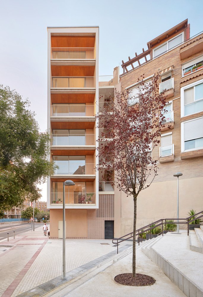Edificio SFJ6 / MARMOLBRAVO + MADhel