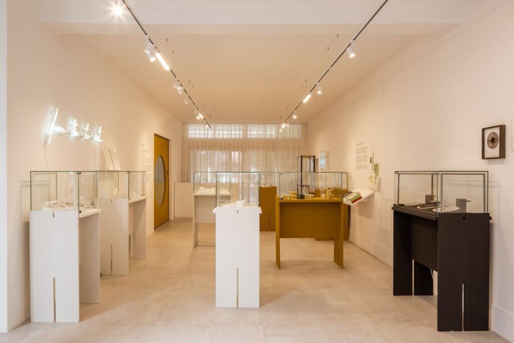Galería Andrea Colli / VAGA