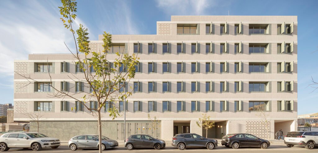 37 Dwellings in L'Hospitalet de Llobregat / b720 Fermín Vázquez Arquitectos