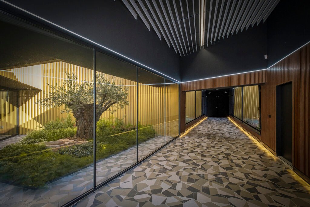 Almazara Acesur / Mollinedo Arquitectura