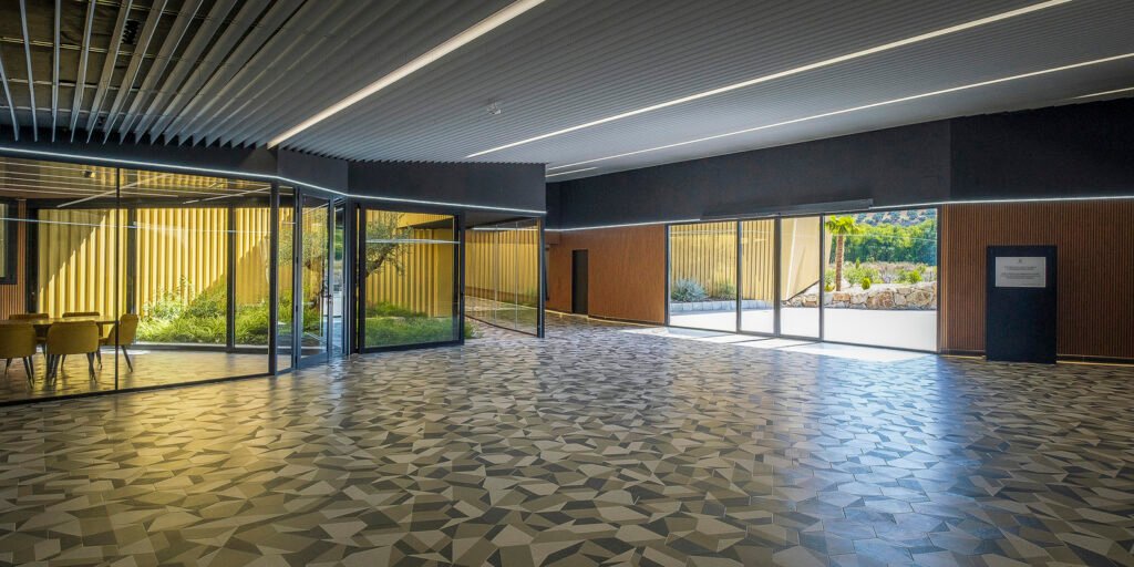 Almazara Acesur / Mollinedo Arquitectura