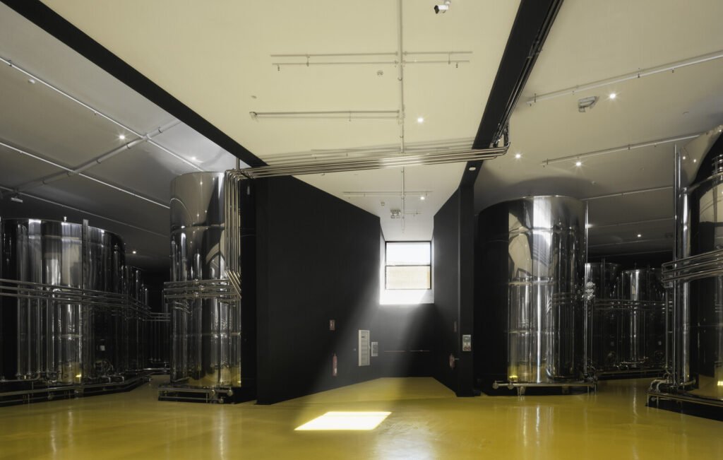 Almazara Acesur / Mollinedo Arquitectura