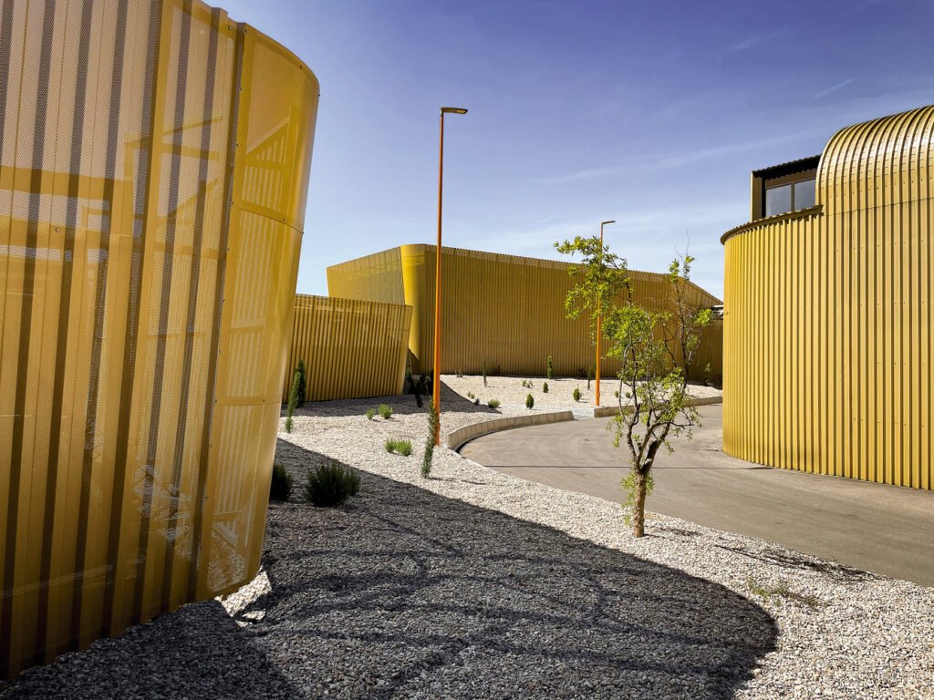 Almazara Acesur / Mollinedo Arquitectura