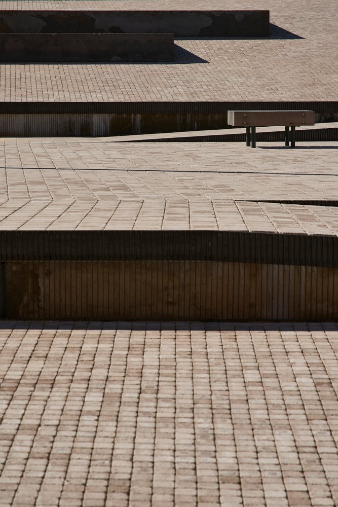 Plaza del Zarrón / BOV ESTUDIO