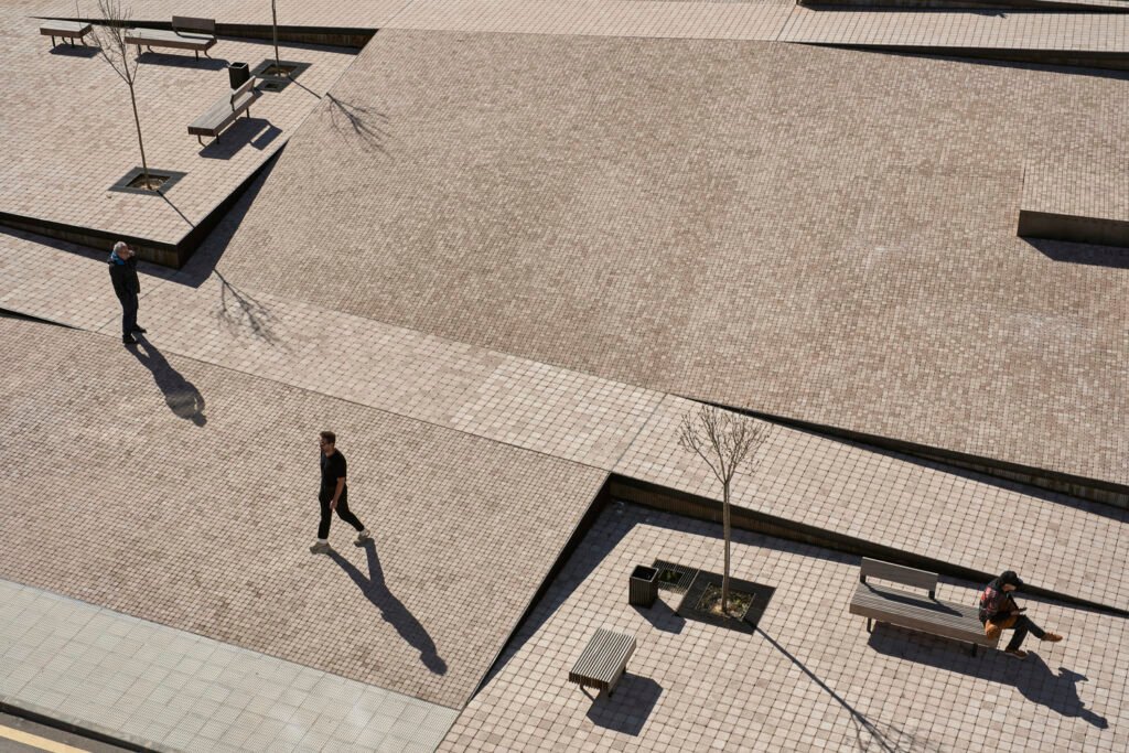 Plaza del Zarrón / BOV ESTUDIO