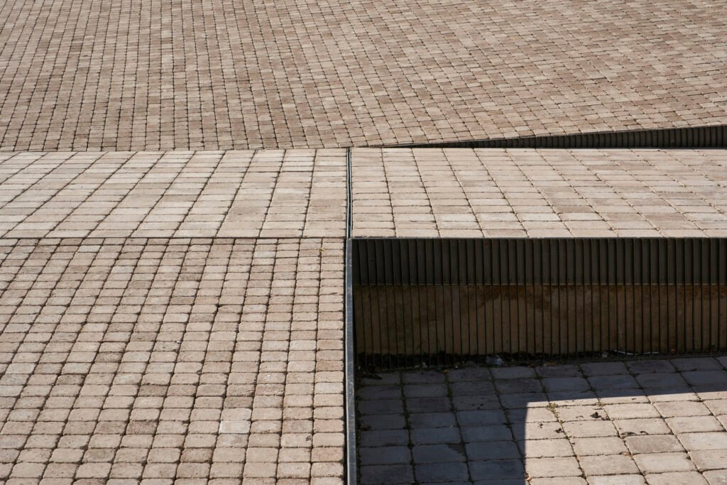 Plaza del Zarrón / BOV ESTUDIO