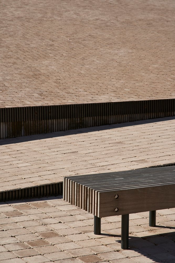 Plaza del Zarrón / BOV ESTUDIO