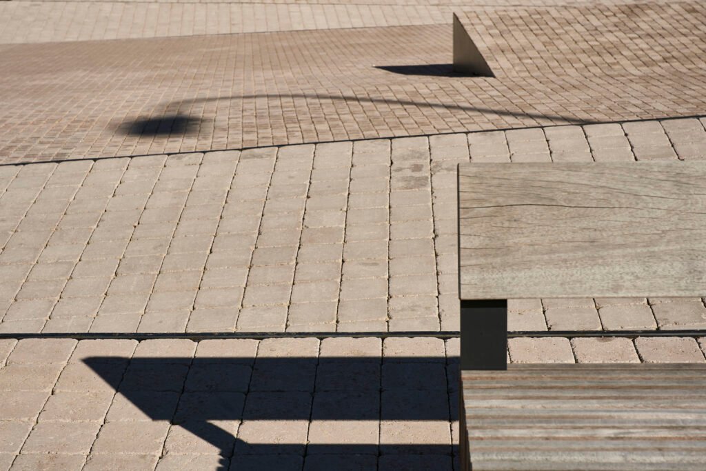 Plaza del Zarrón / BOV ESTUDIO