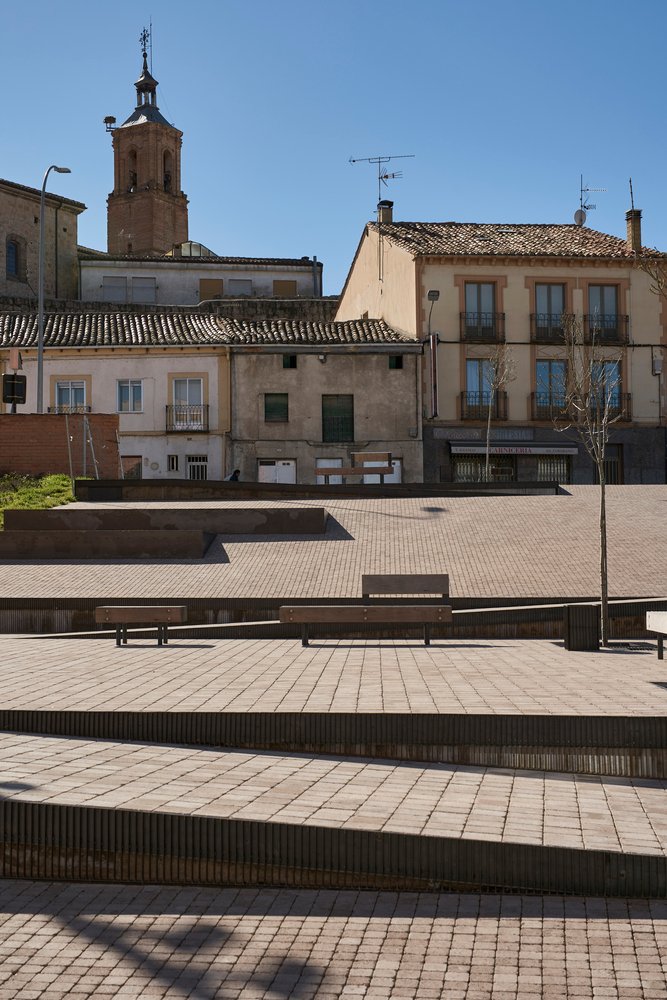 Plaza del Zarrón / BOV ESTUDIO