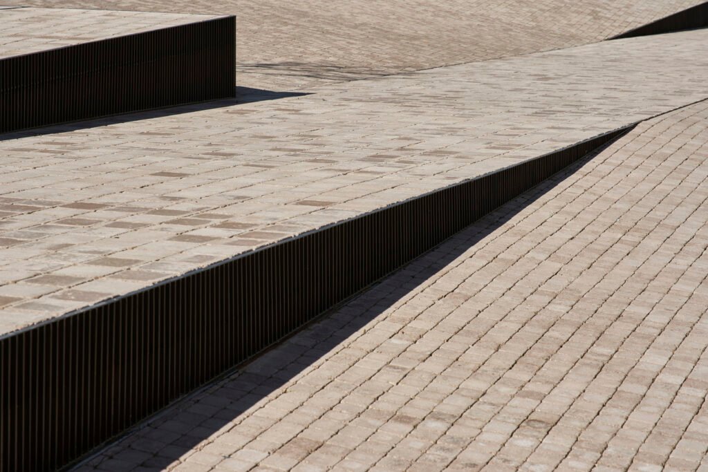 Plaza del Zarrón / BOV ESTUDIO