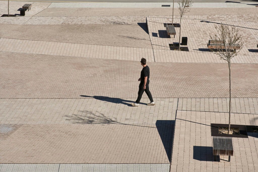 Plaza del Zarrón / BOV ESTUDIO