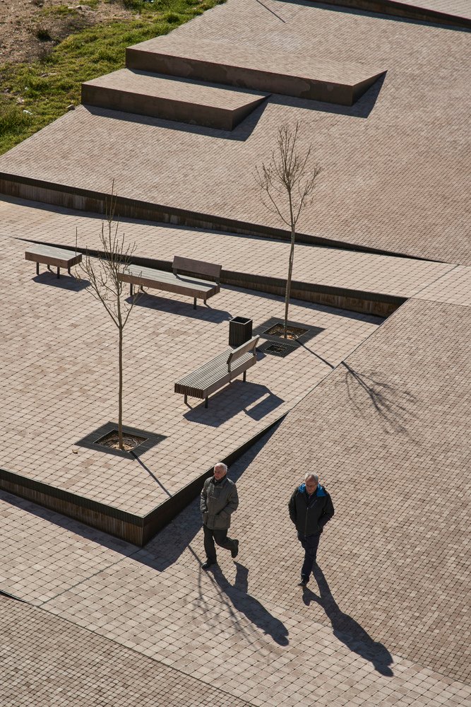 Plaza del Zarrón / BOV ESTUDIO