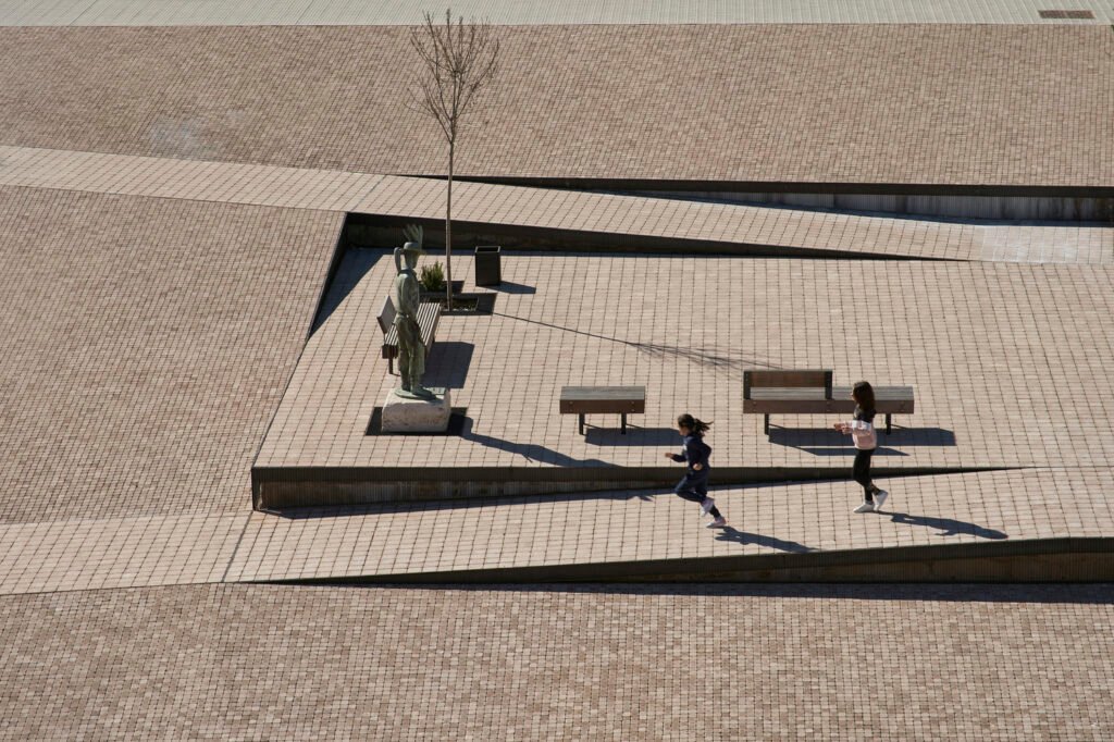 Plaza del Zarrón / BOV ESTUDIO