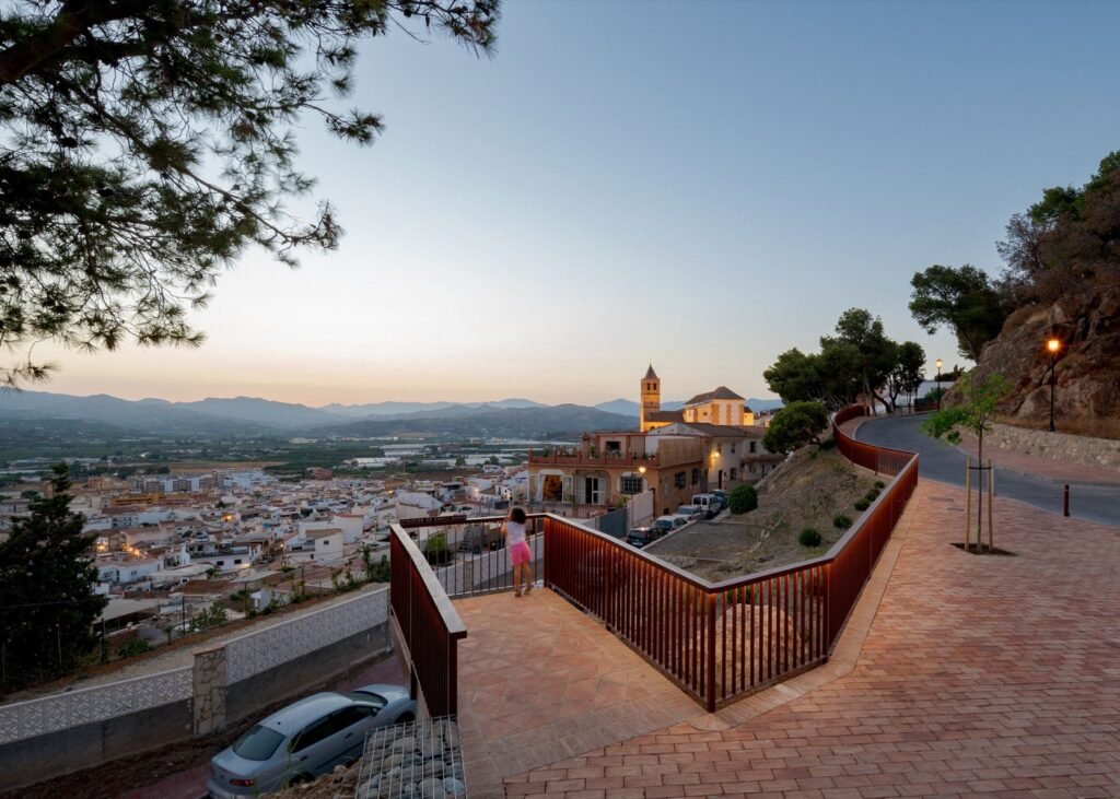 Jardín Mirador en la Alcazaba-Fortaleza de Vélez-Málaga / Terral Arquitectos