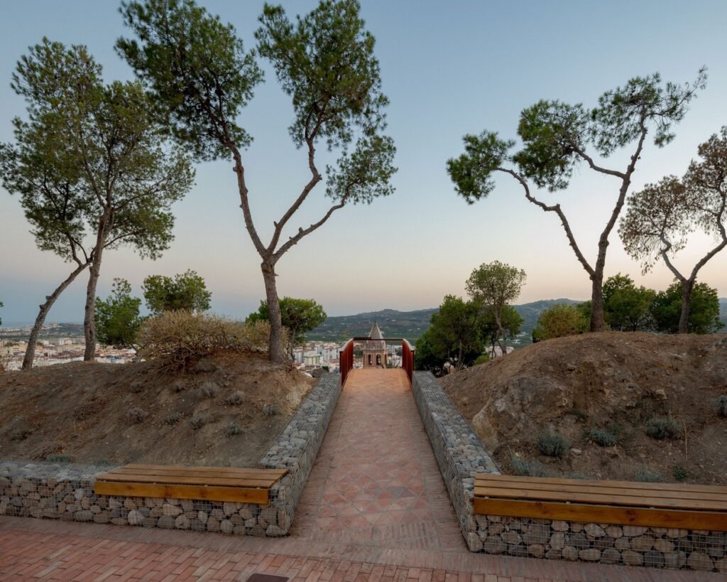 Jardín Mirador en la Alcazaba-Fortaleza de Vélez-Málaga / Terral Arquitectos