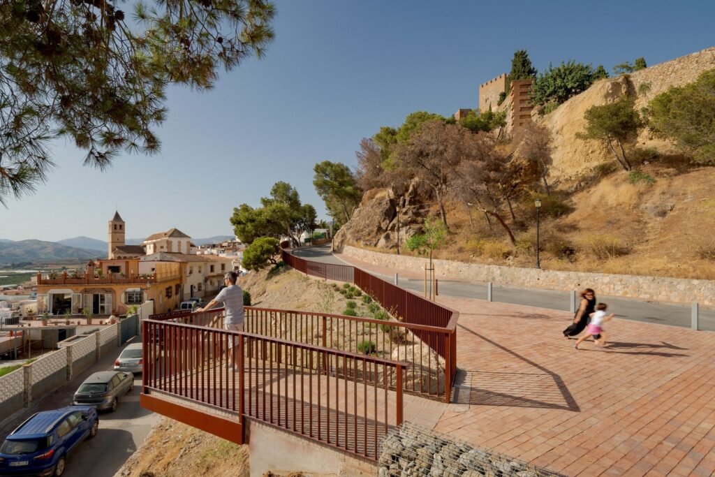 Jardín Mirador en la Alcazaba-Fortaleza de Vélez-Málaga / Terral Arquitectos