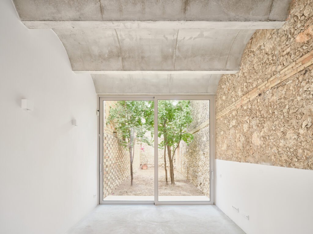 Casa de Pipu y Marta / Menhir Arquitectura