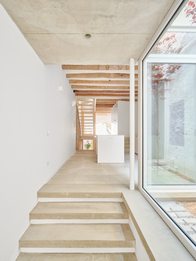 Casa de Pipu y Marta / Menhir Arquitectura
