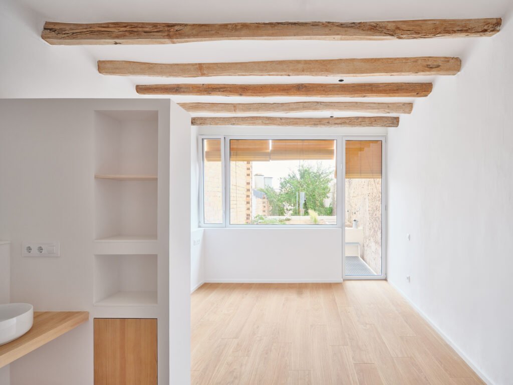 Casa de Pipu y Marta / Menhir Arquitectura