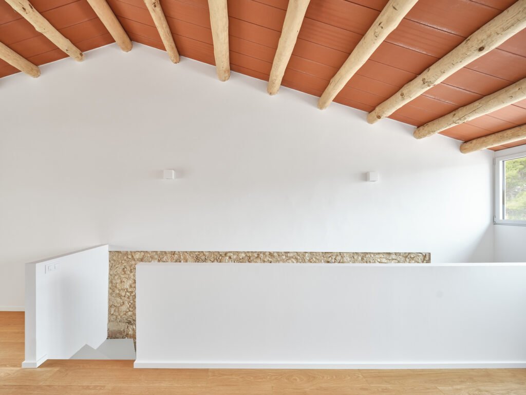 Casa de Pipu y Marta / Menhir Arquitectura